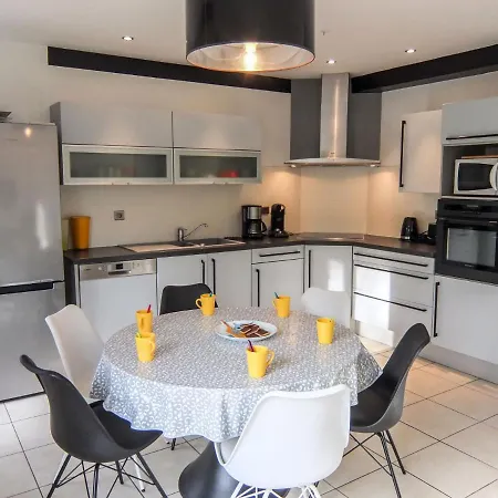 De La By Interhome *