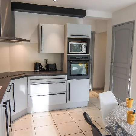 De La By Interhome *