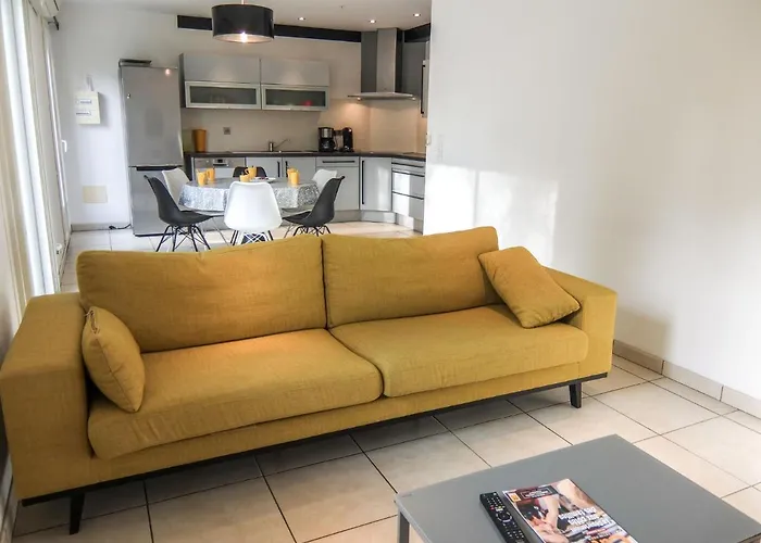 De La By Interhome