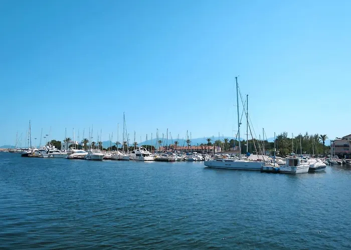 De La By Interhome *